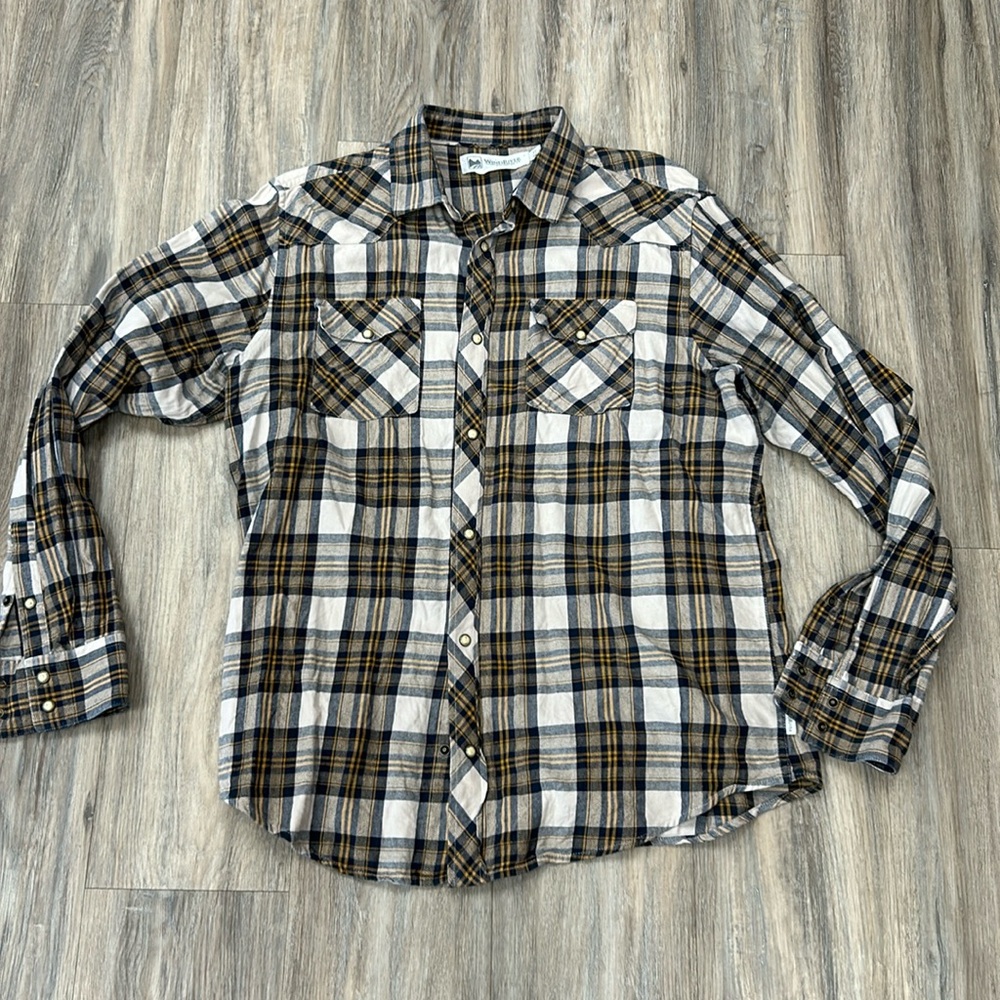 Wind River classic fit pearl snap western shirt. Size Large Tall. EUC.